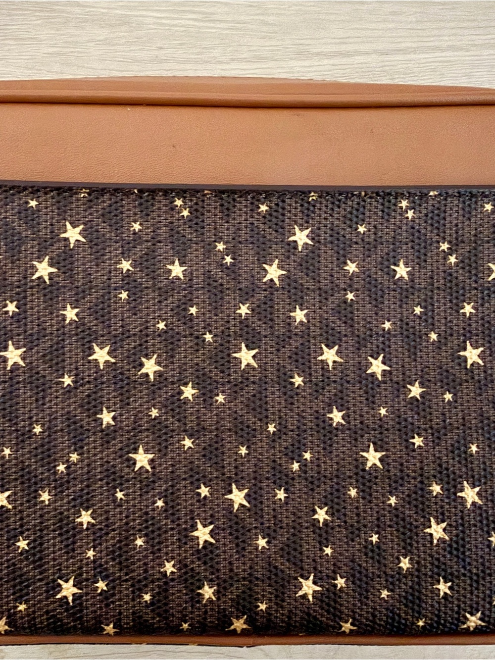 MICHAEL KORS Limited Edition Brown Jet Set with Charm Star-Print Crossbody - Picture 5 of 9